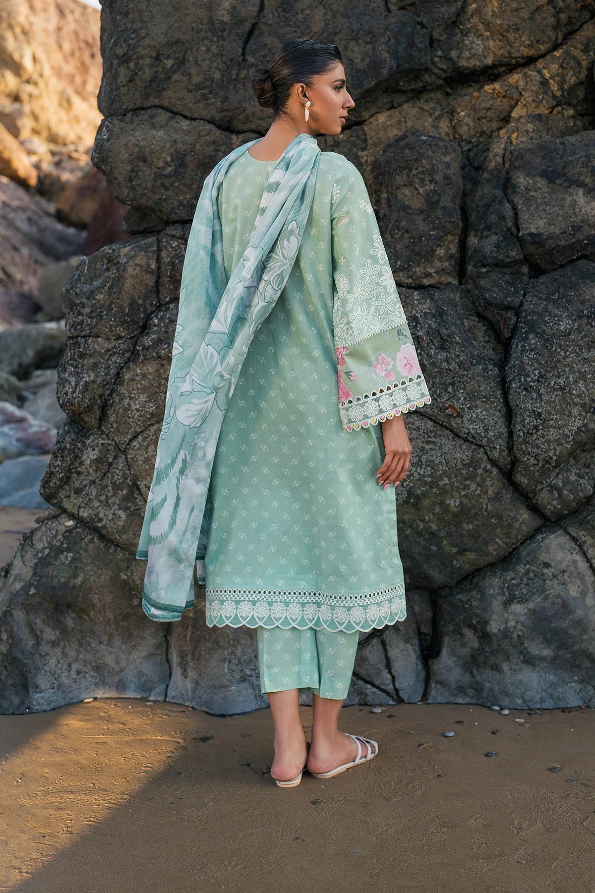 EMBROIDERED PRINTED LAWN UF-4131